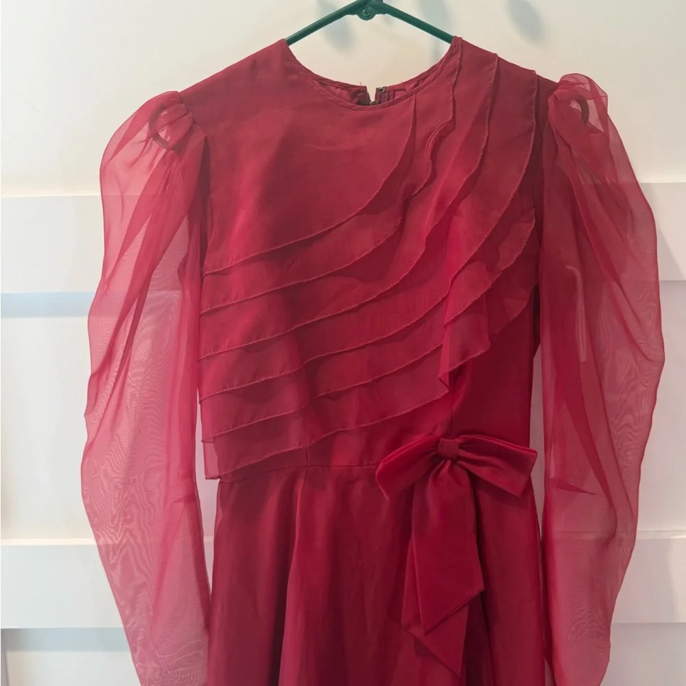 Vintage Elegant Red Chiffon Evening Dress with Bow Detail - Picture 3 of 8